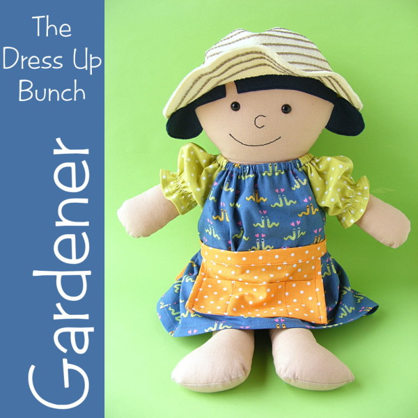 Make an easy dress, a simple apron (with pockets!) and a garden hat for your rag dolls! Pattern from Shiny Happy World